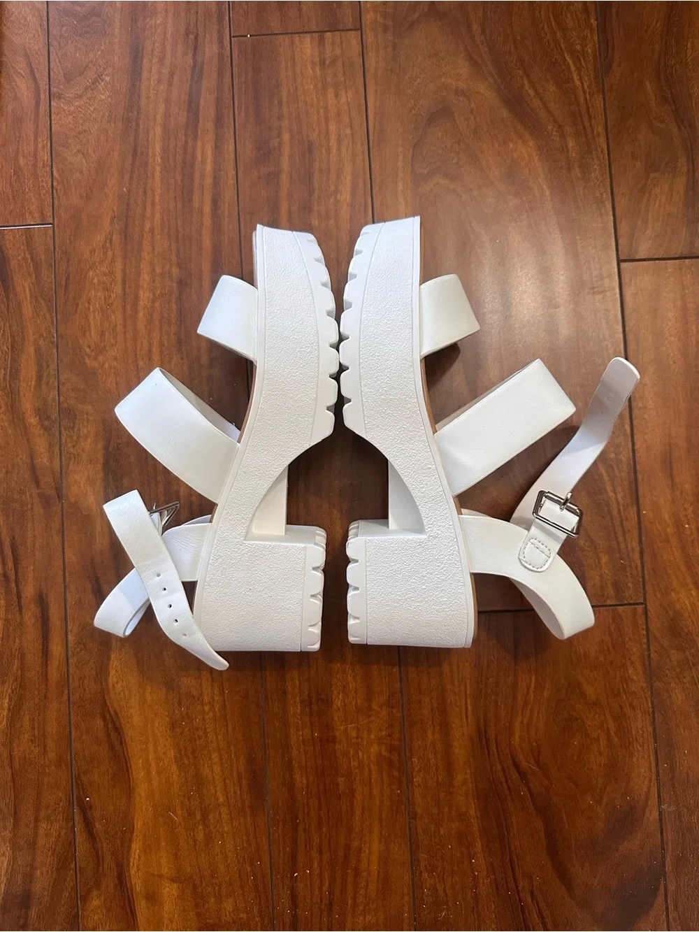 NWT SODA Chunky Platform Strappy Sandals - White